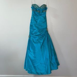 Mermaid strapless prom dress 🪸🐚